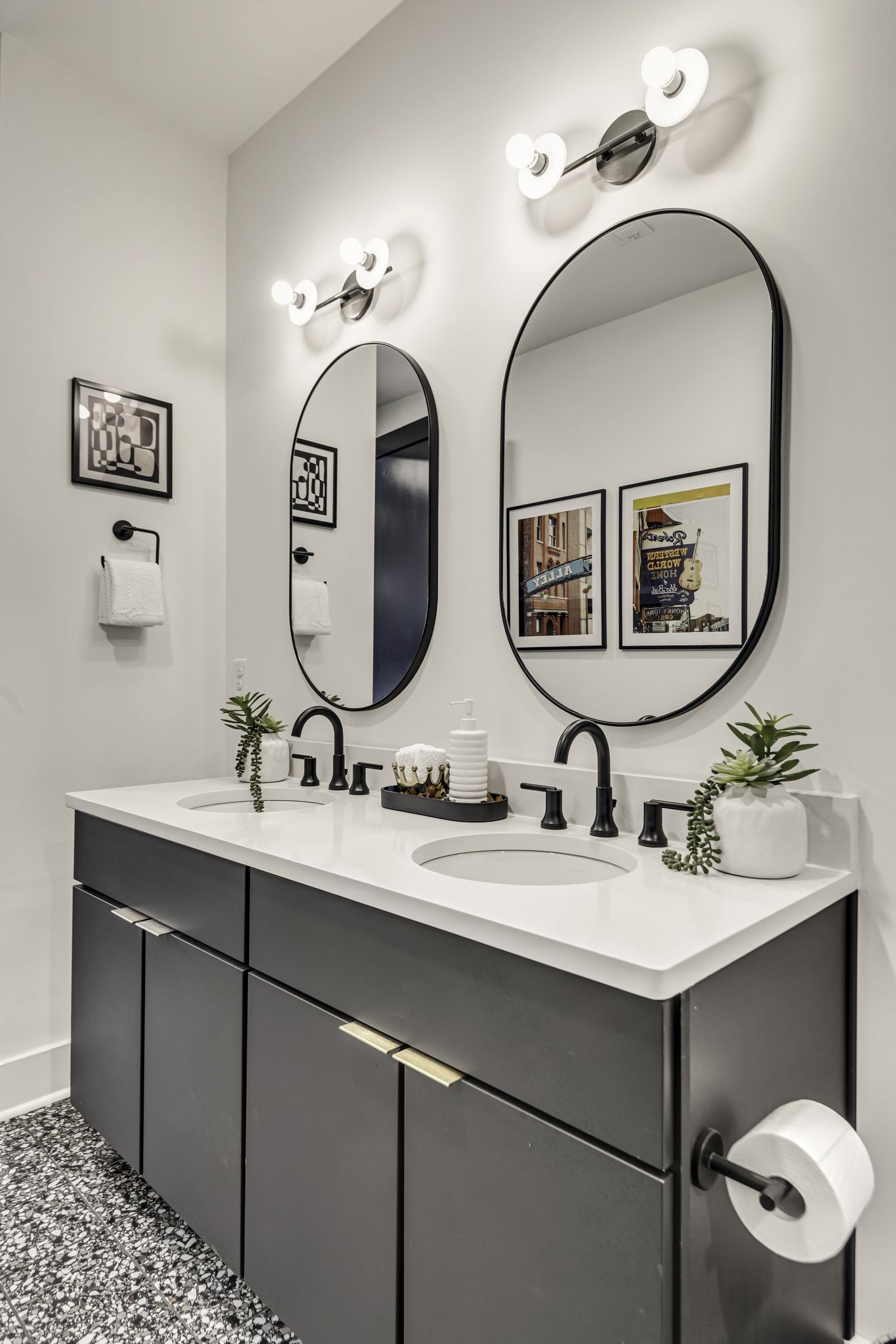 245 Hermitage Avenue Unit: 401
