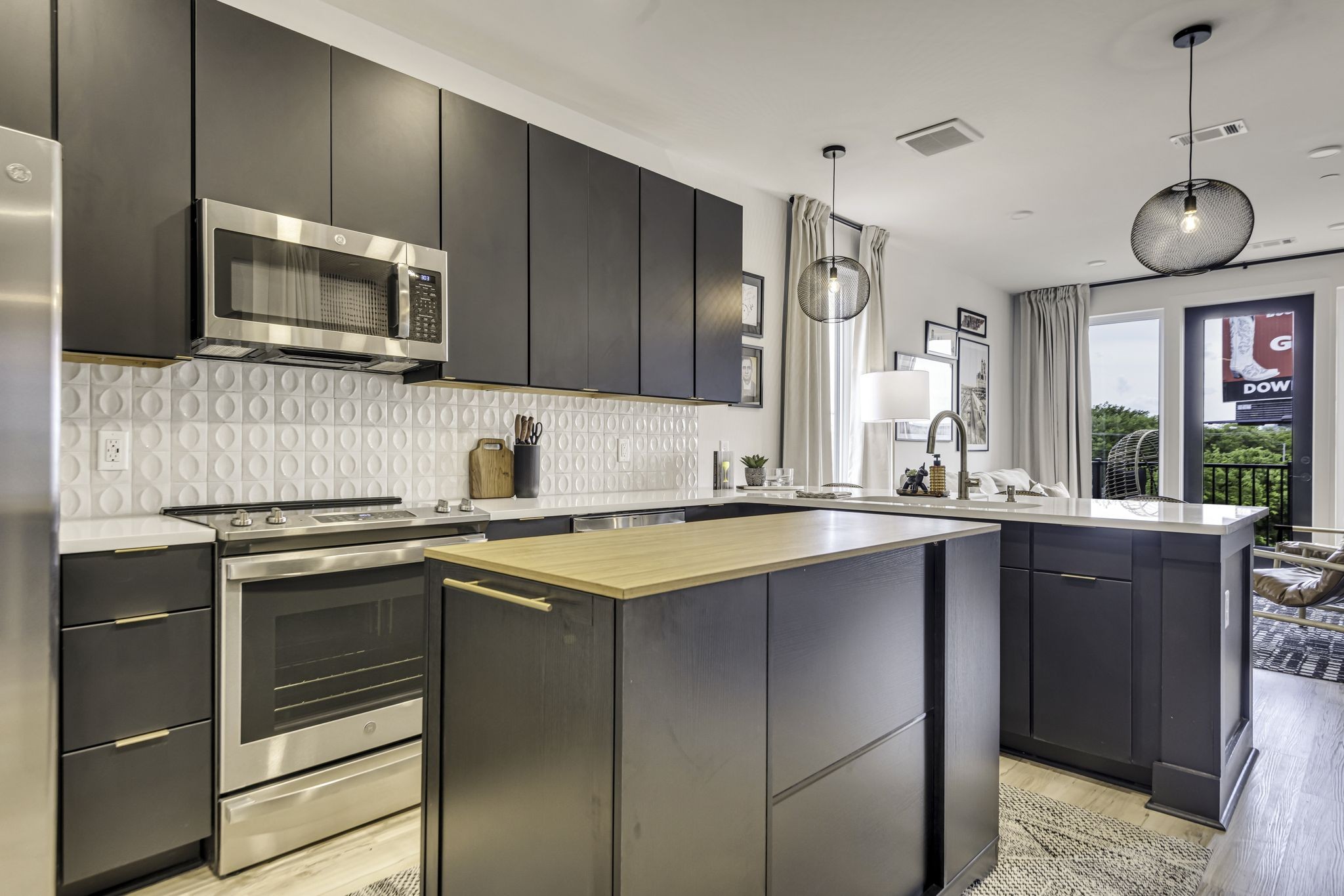 245 Hermitage Avenue Unit: 401