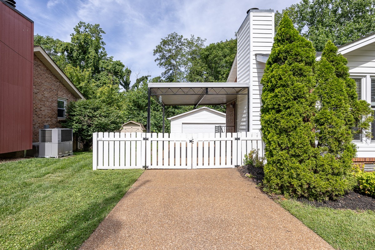 804 Ember Lake Dr