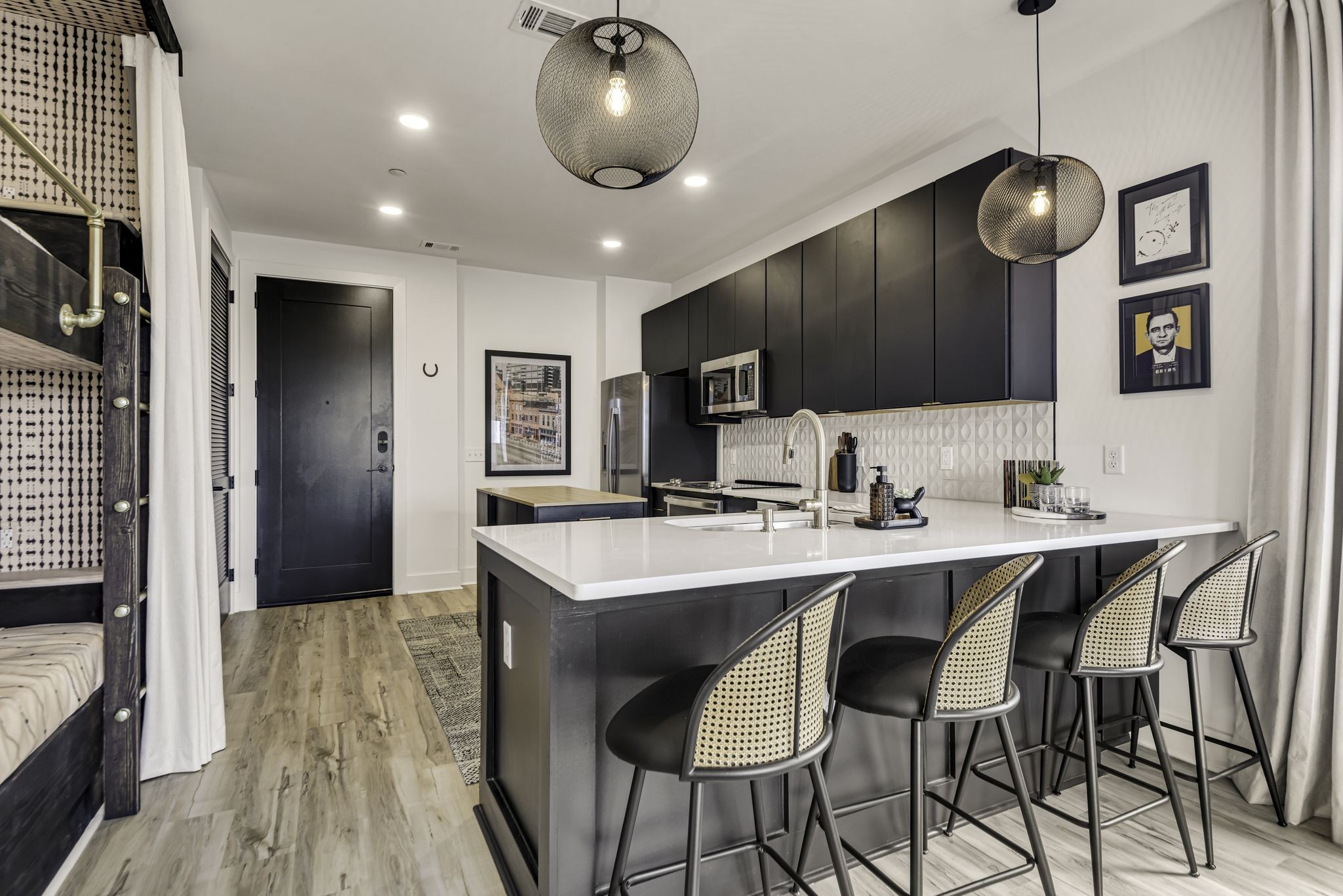 245 Hermitage Avenue Unit: 301
