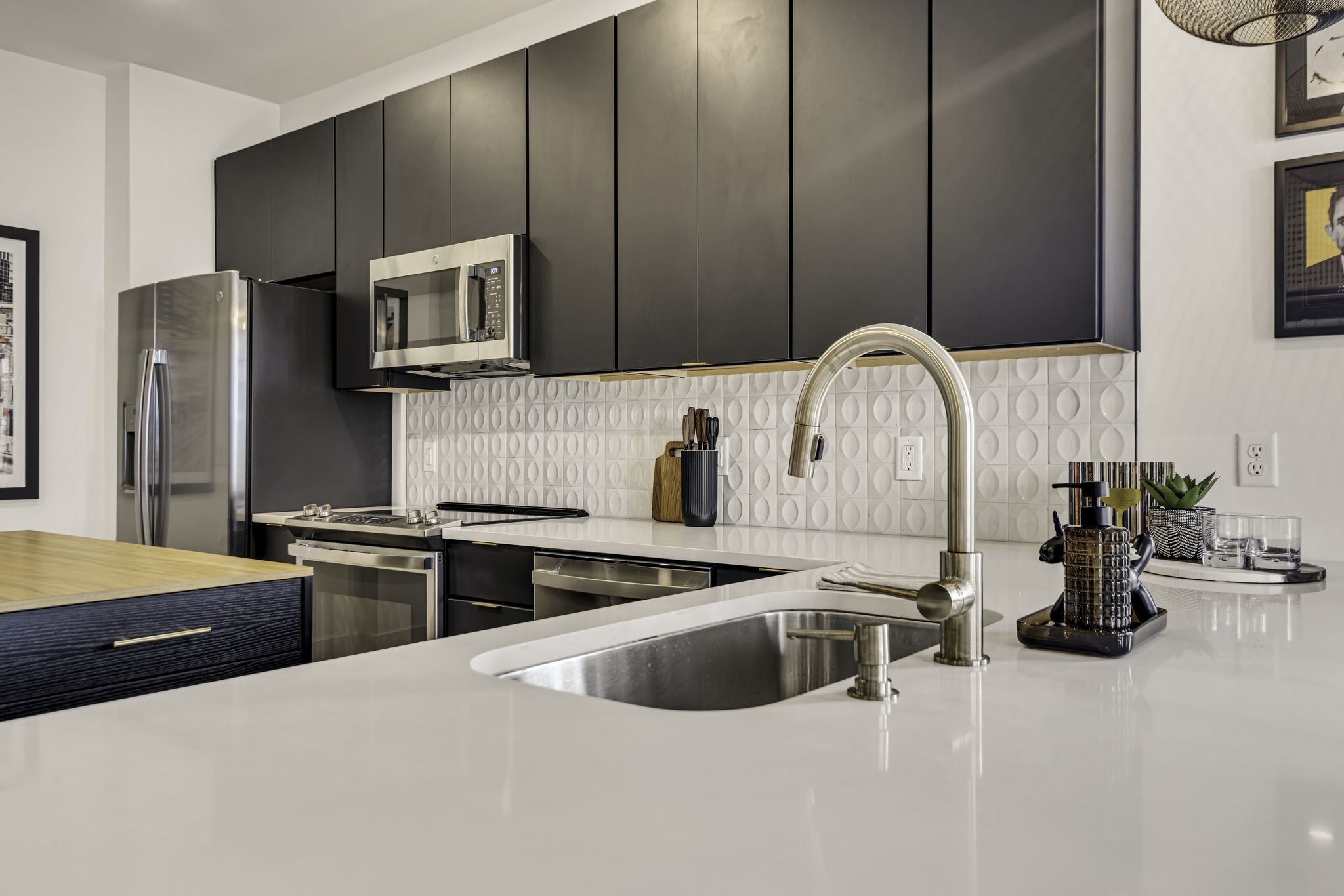 245 Hermitage Avenue Unit: 301