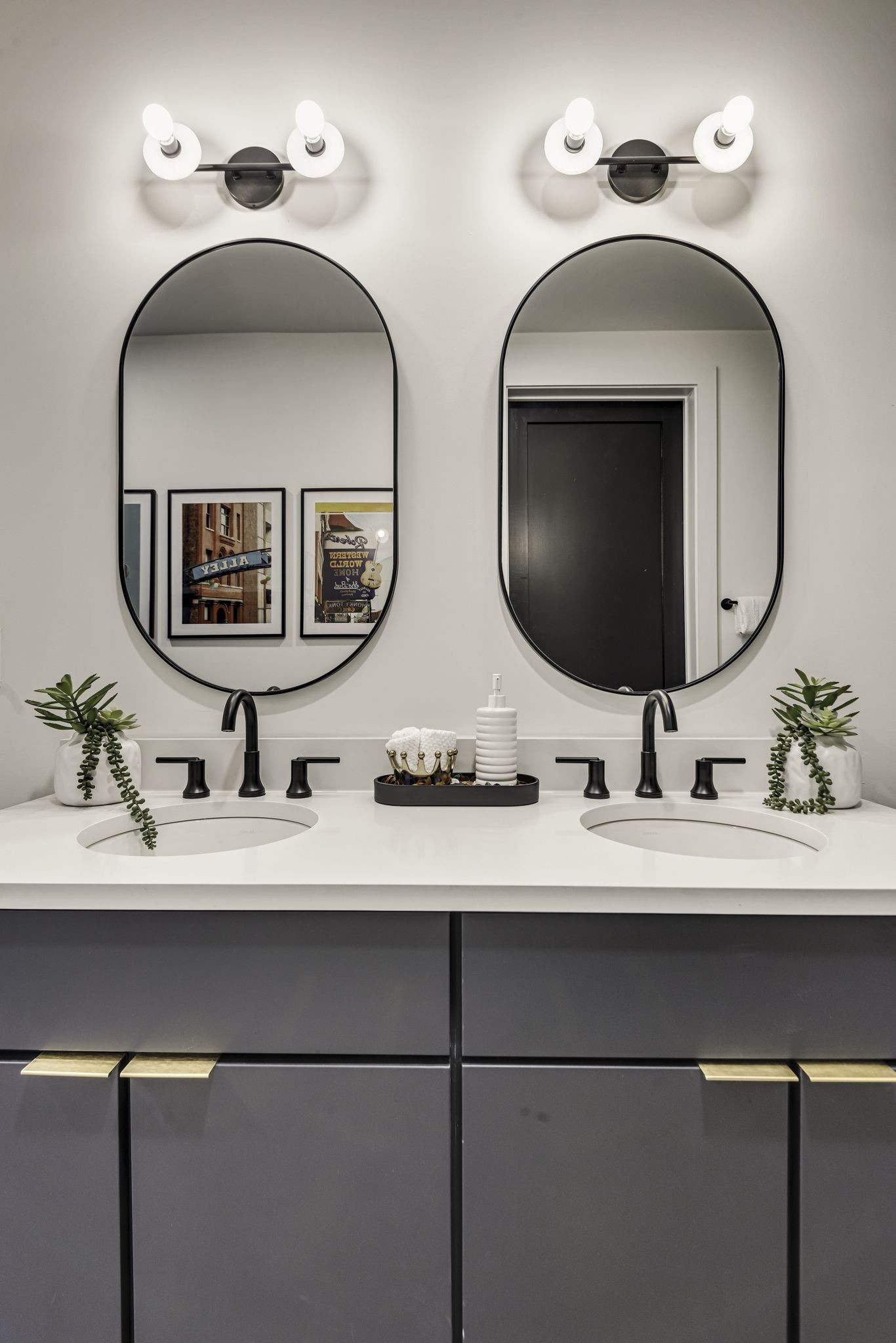245 Hermitage Avenue Unit: 301