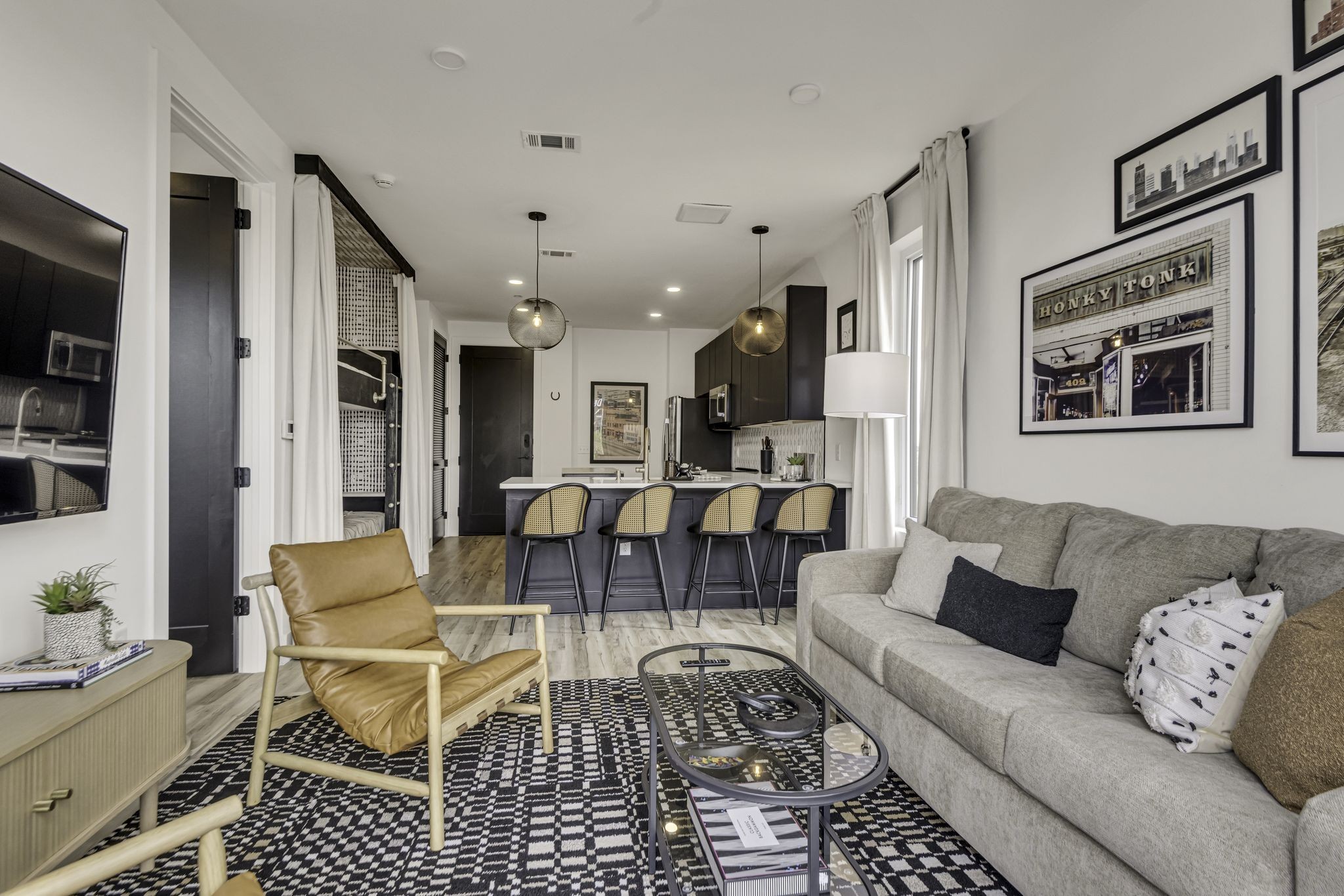 245 Hermitage Avenue Unit: 301