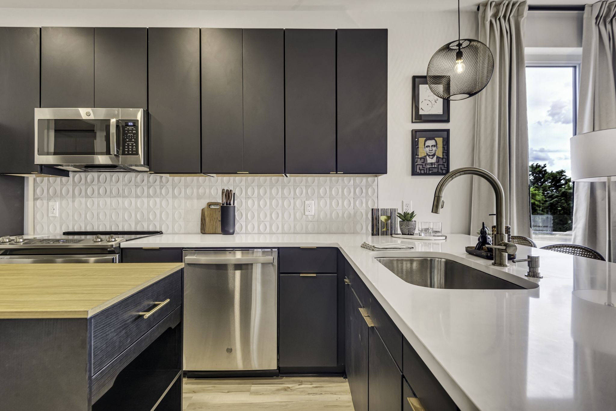 245 Hermitage Avenue Unit: 301