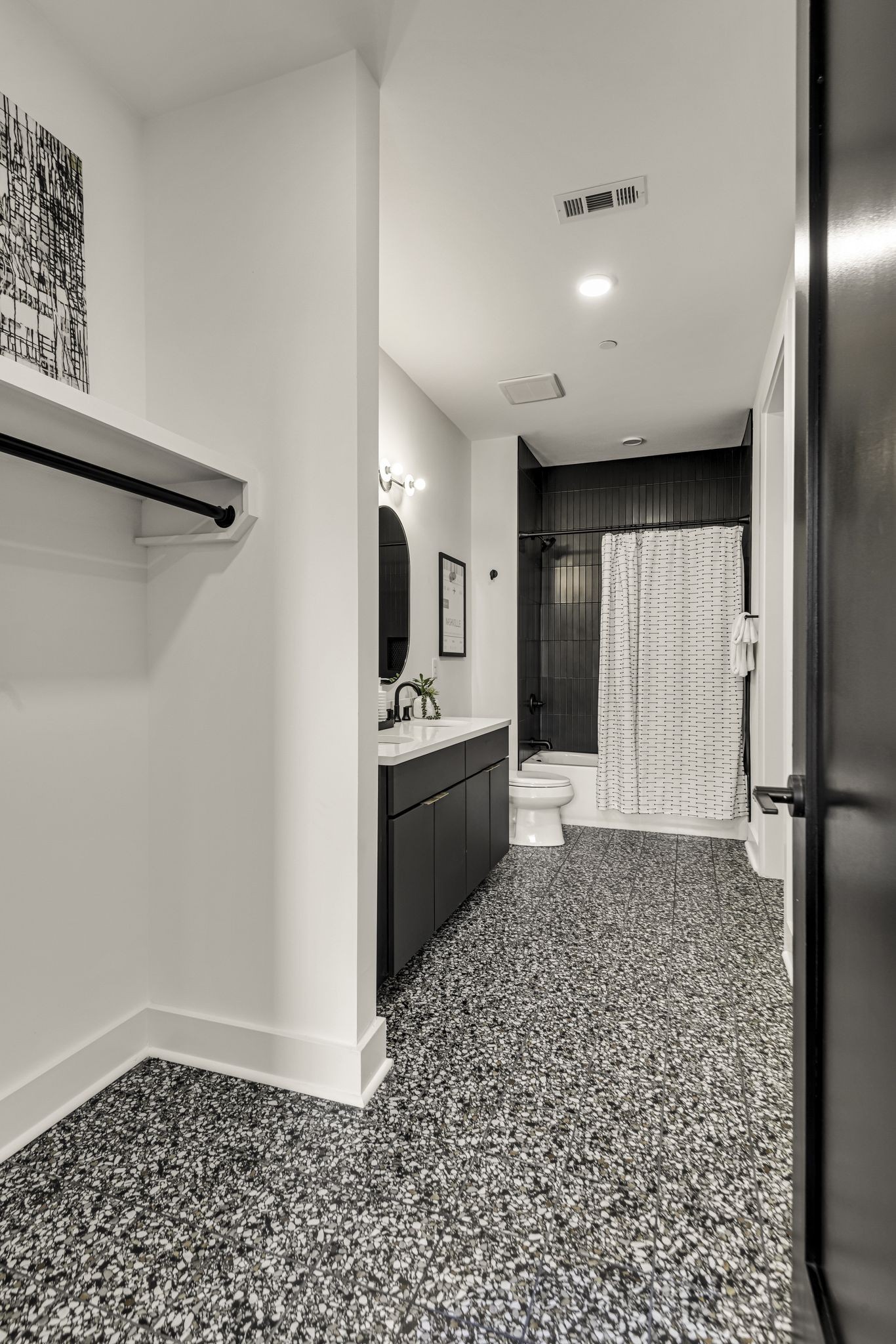 245 Hermitage Avenue Unit: 301
