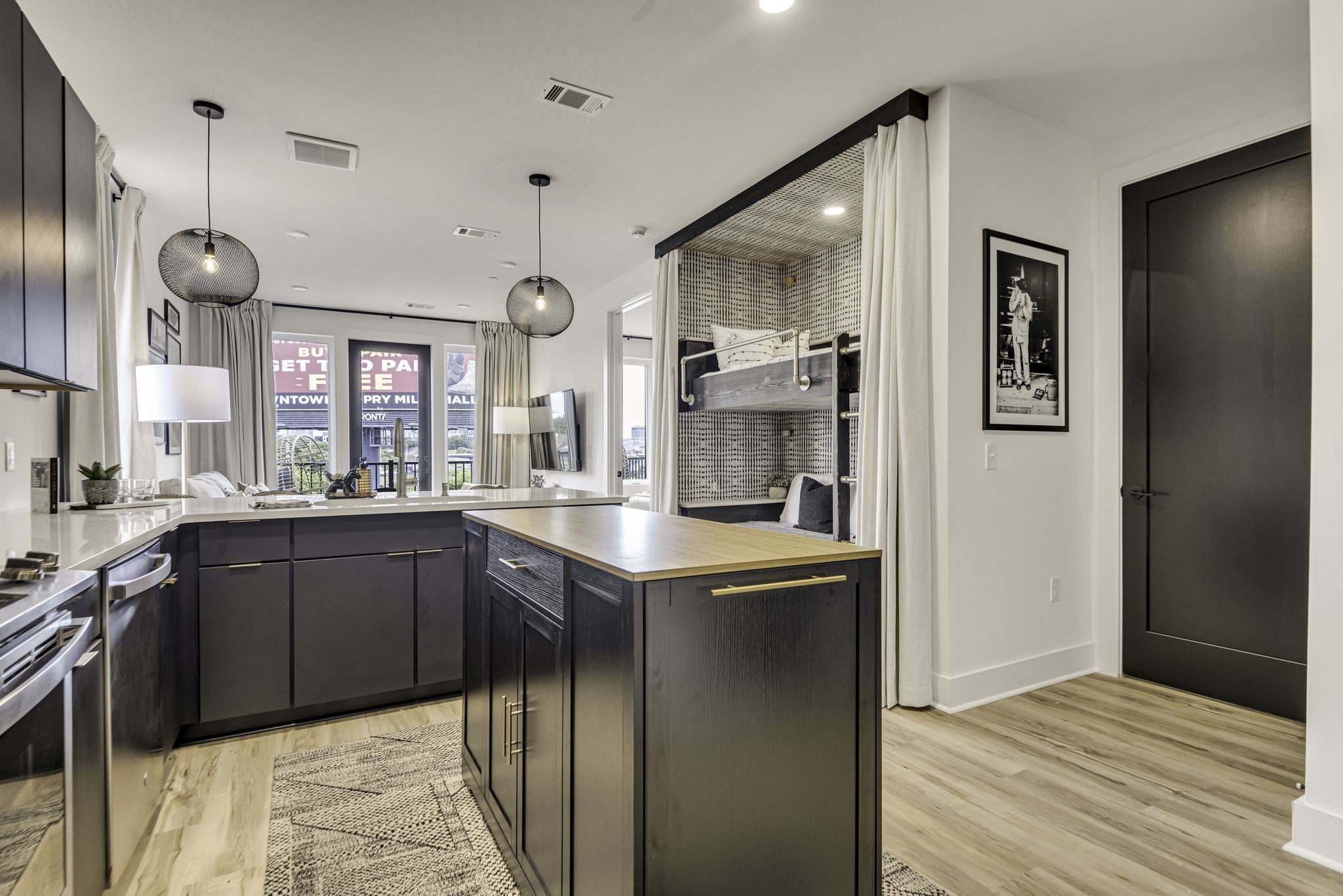 245 Hermitage Avenue Unit: 301