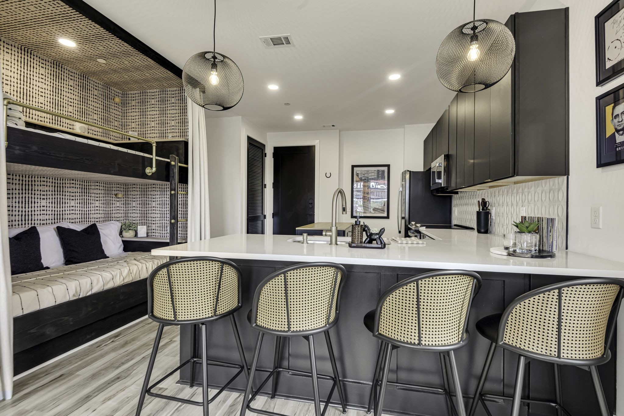 245 Hermitage Avenue Unit: 301
