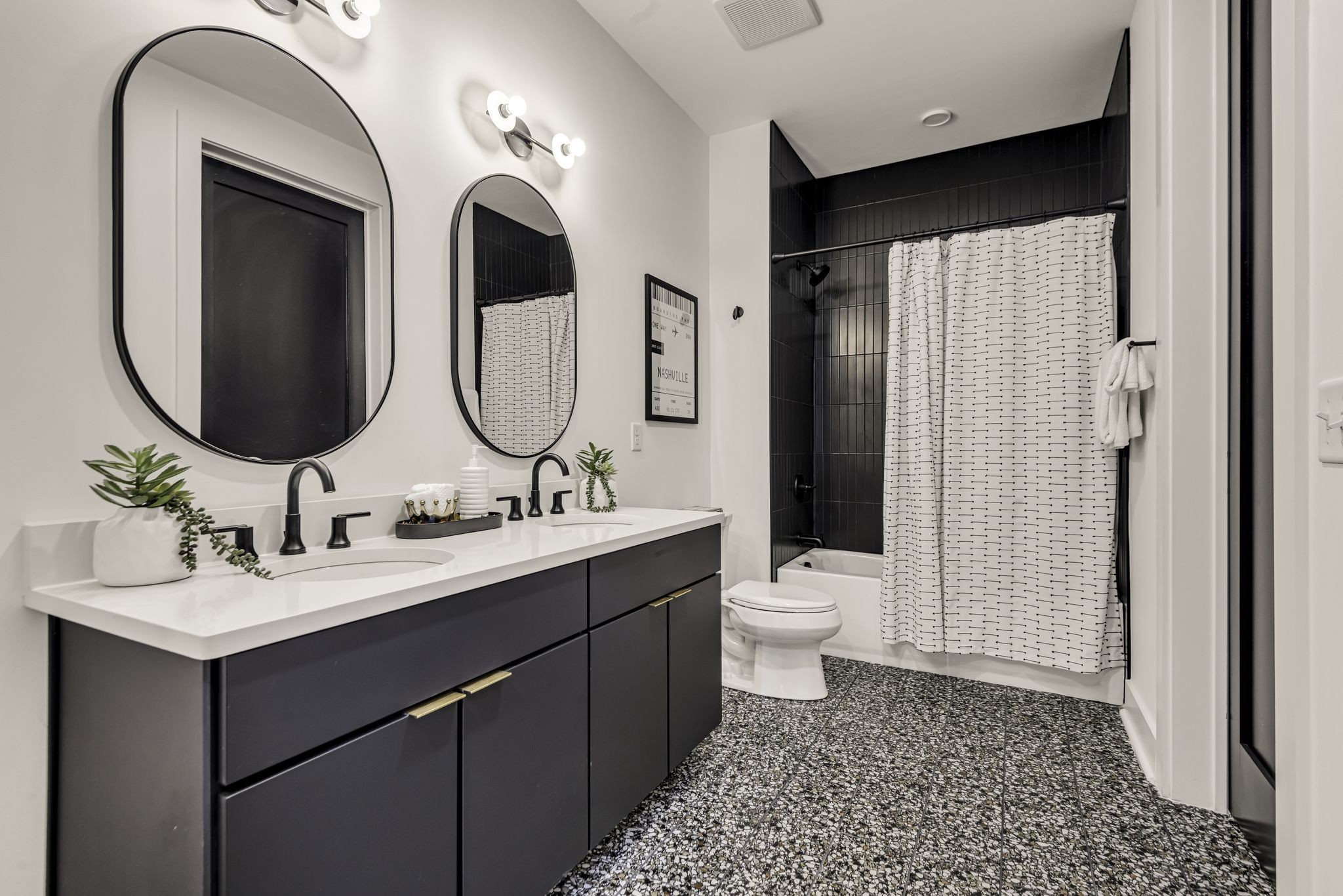 245 Hermitage Avenue Unit: 301