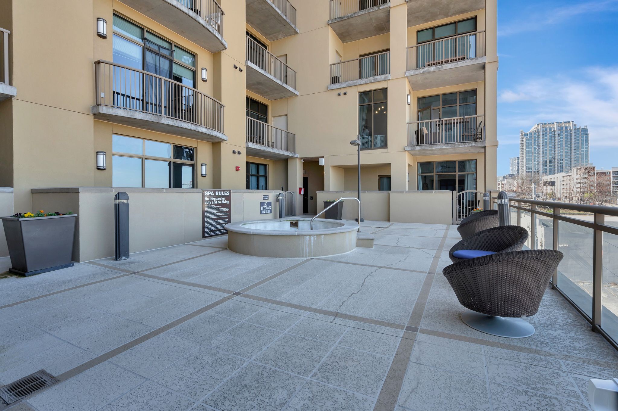 1510 Demonbreun St Unit: 907