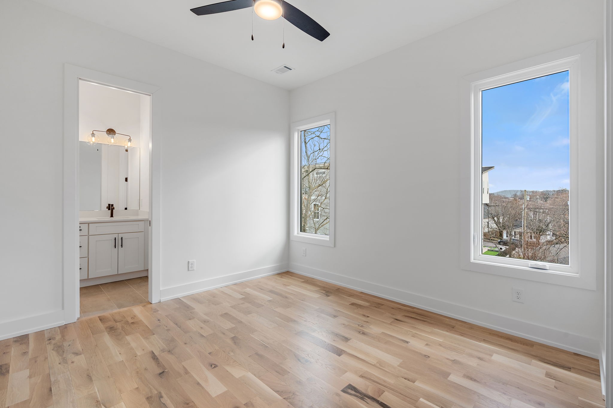 1105B Summit Ave