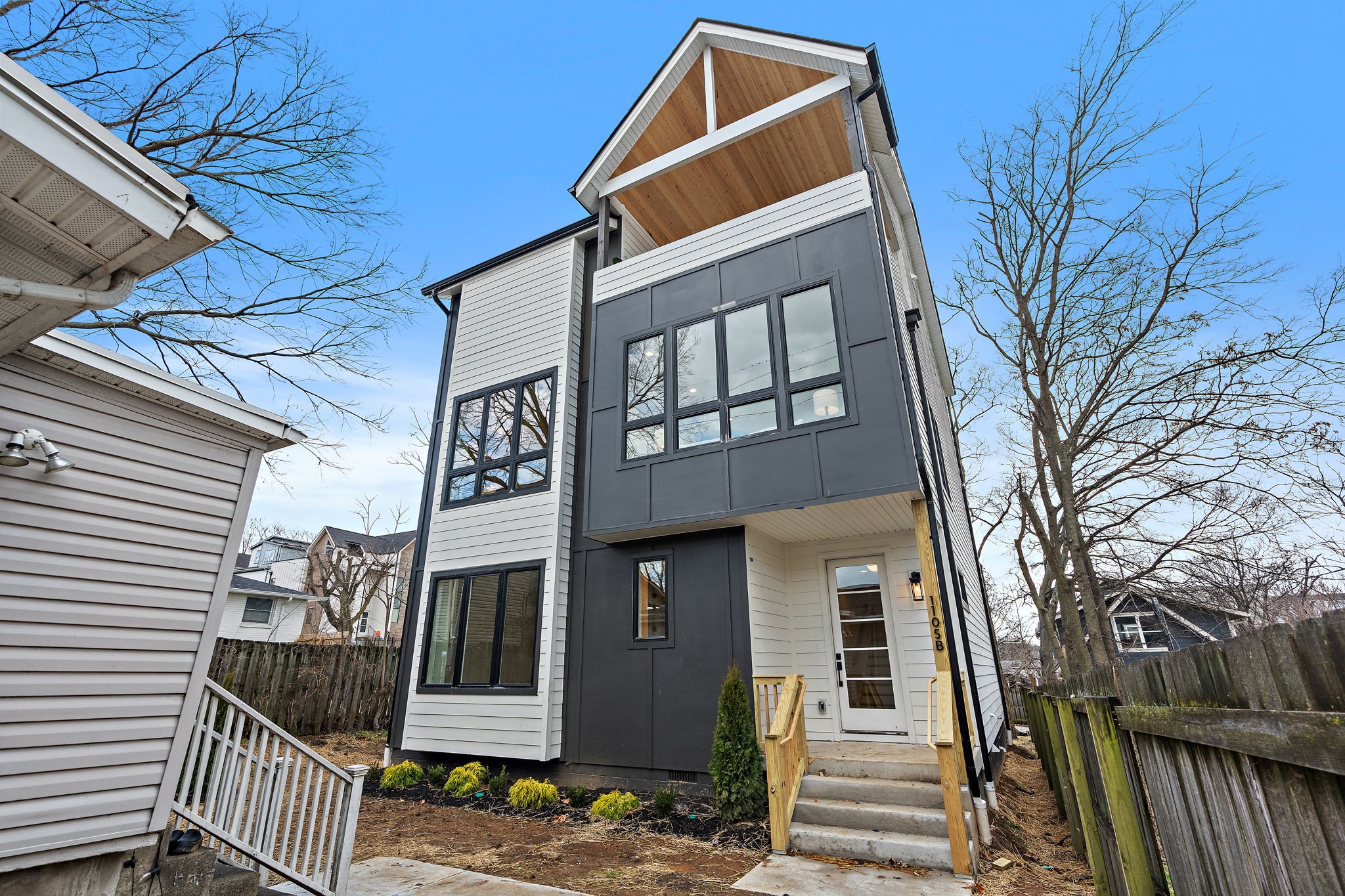 1105B Summit Ave