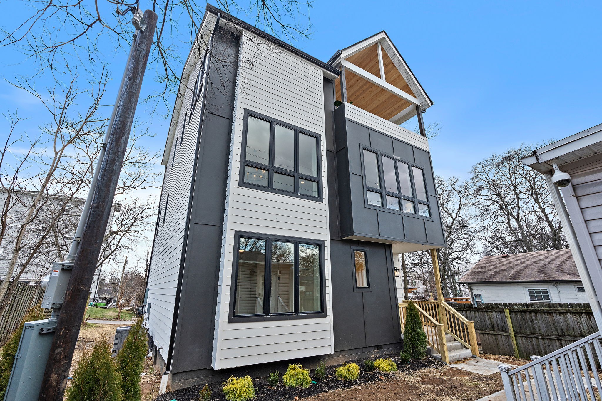 1105B Summit Ave