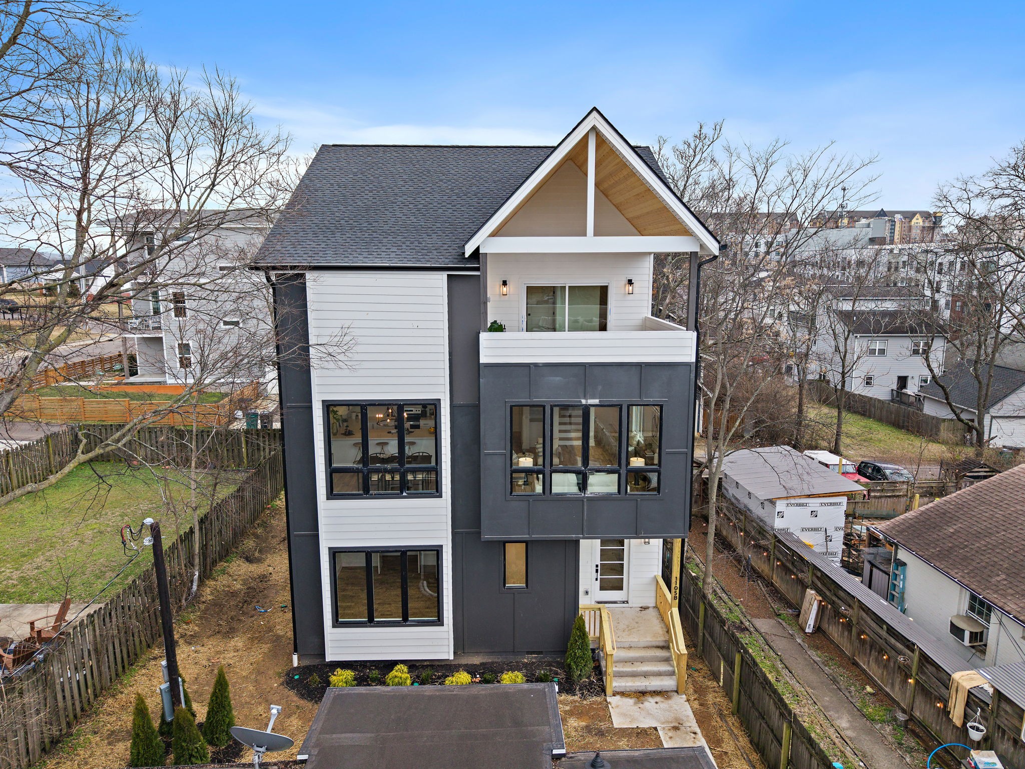 1105B Summit Ave