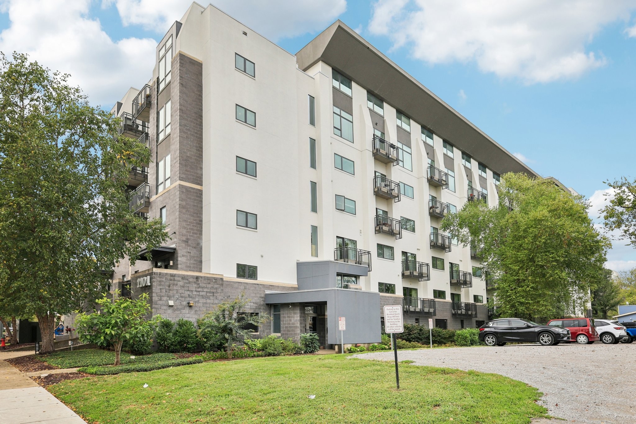 1101 18th Ave, S Unit: 401