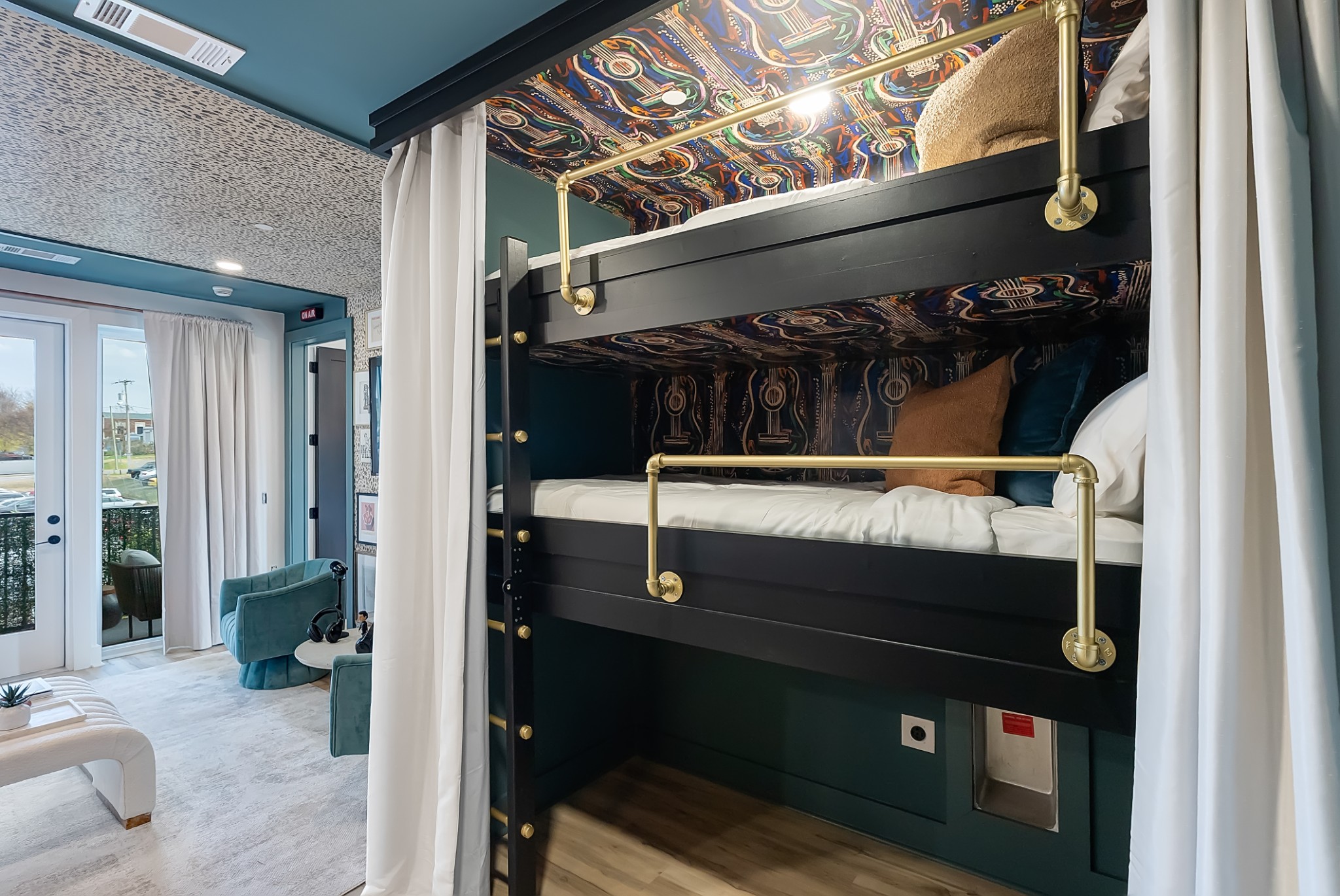 245 Hermitage Ave Unit: 202