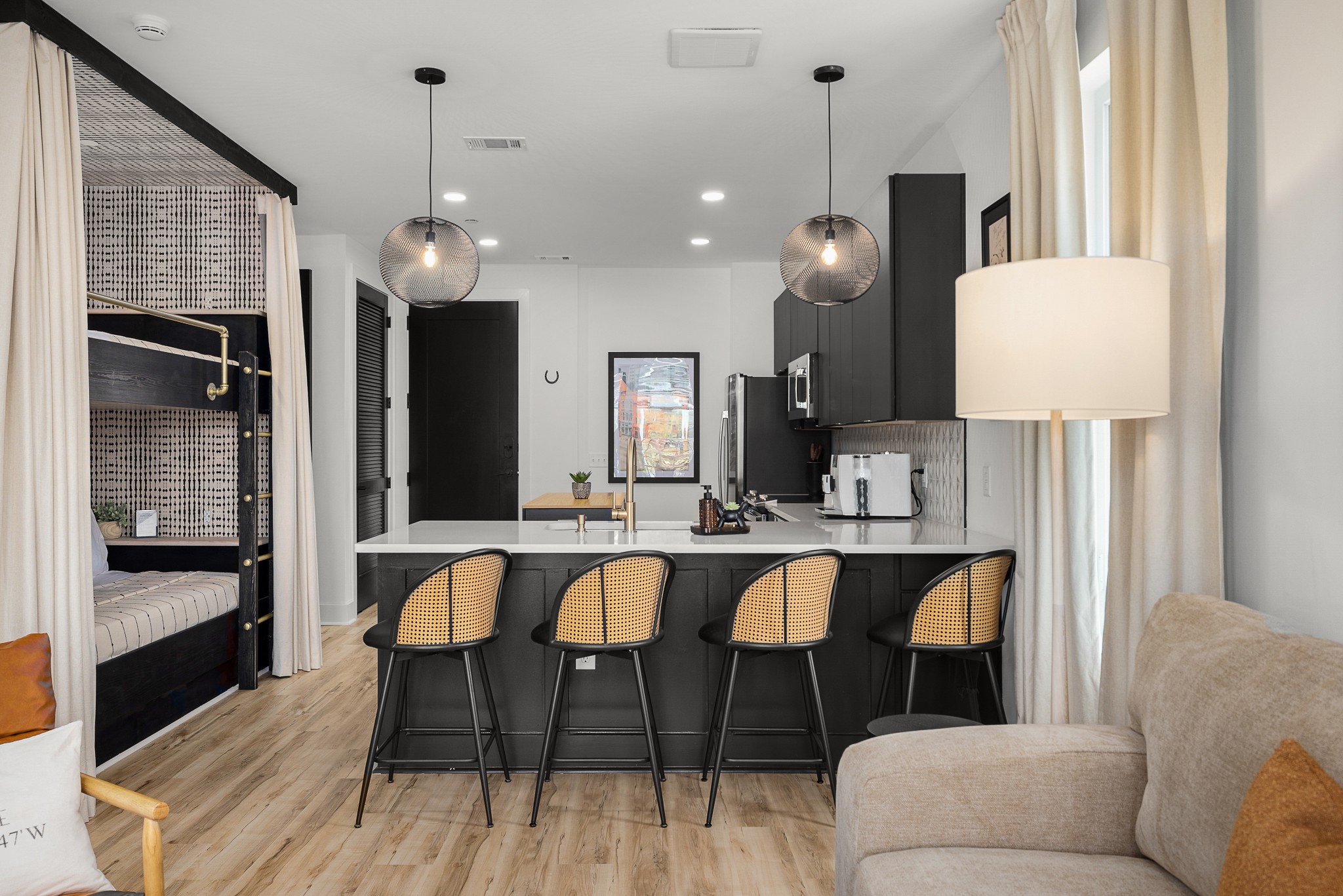 245 Hermitage Ave Unit: 401