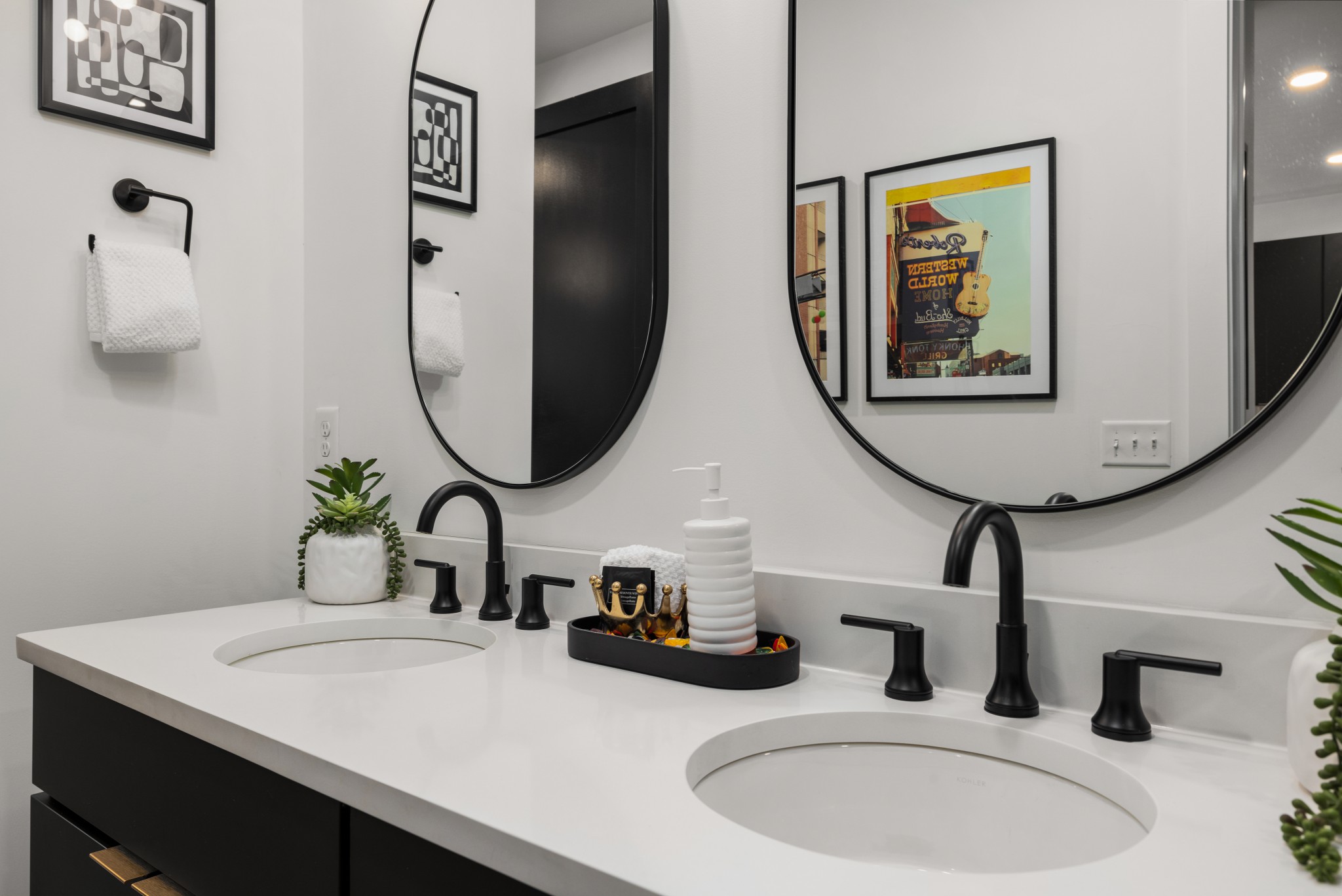 245 Hermitage Ave Unit: 401