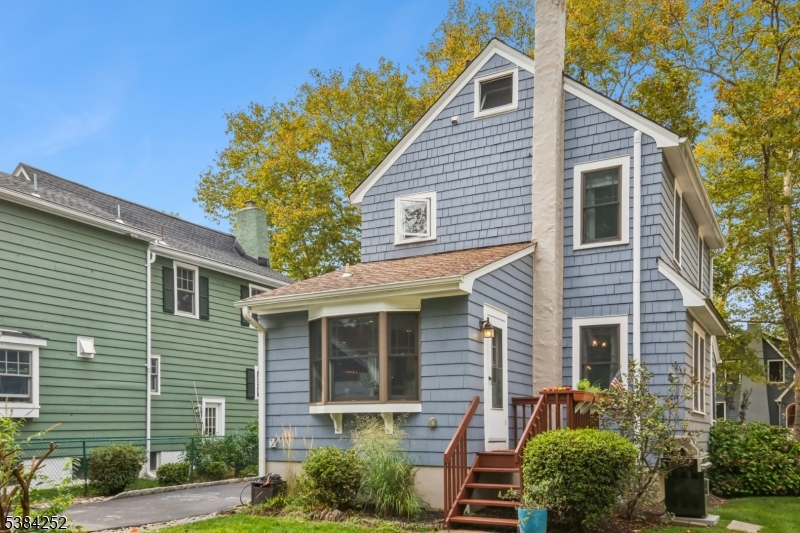 102 Adams Ave