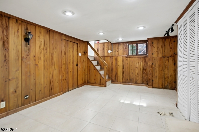 102 Adams Ave