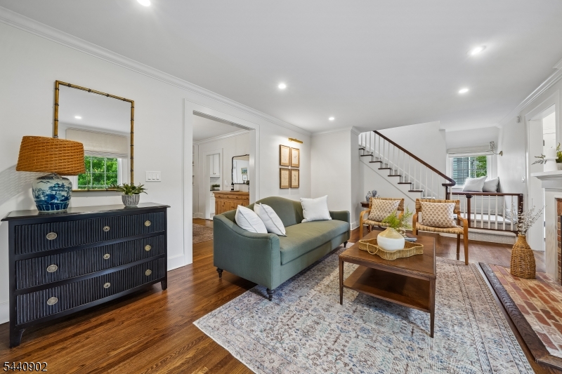 27 Pine Grove Ave