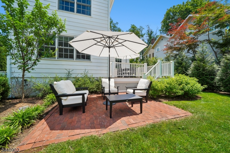 27 Pine Grove Ave