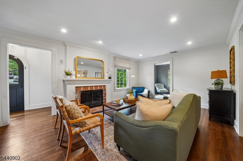27 Pine Grove Ave