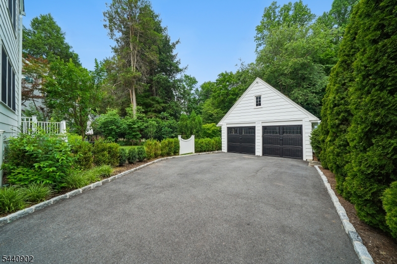 27 Pine Grove Ave