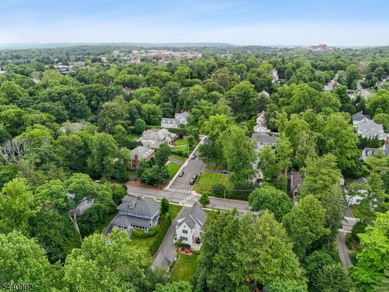 27 Pine Grove Ave