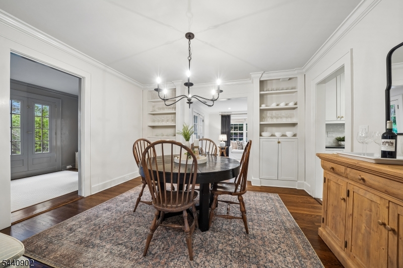 27 Pine Grove Ave