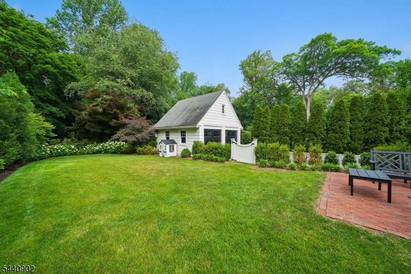 27 Pine Grove Ave