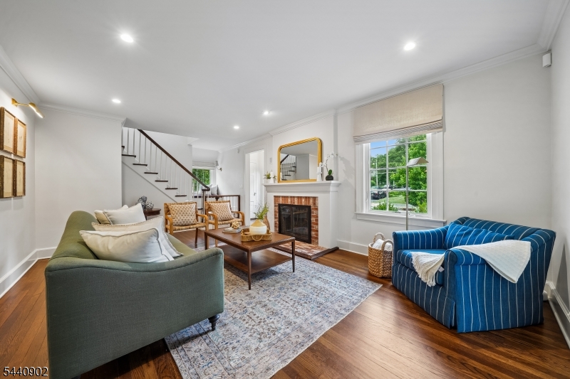 27 Pine Grove Ave