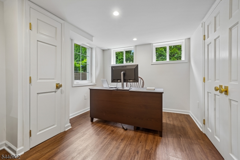 27 Pine Grove Ave
