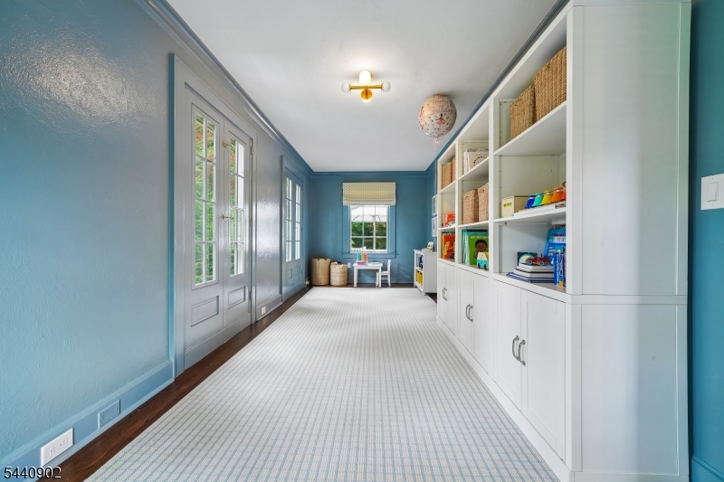 27 Pine Grove Ave