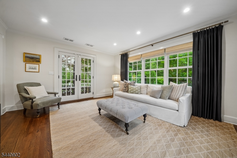 27 Pine Grove Ave