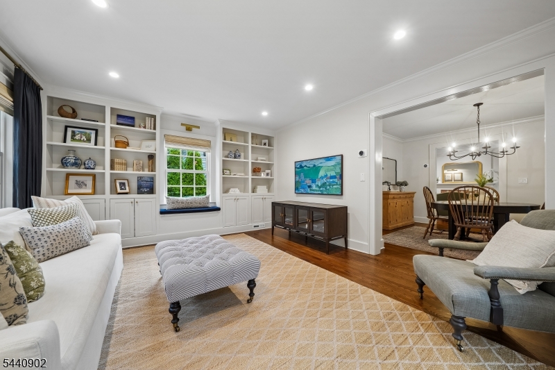 27 Pine Grove Ave