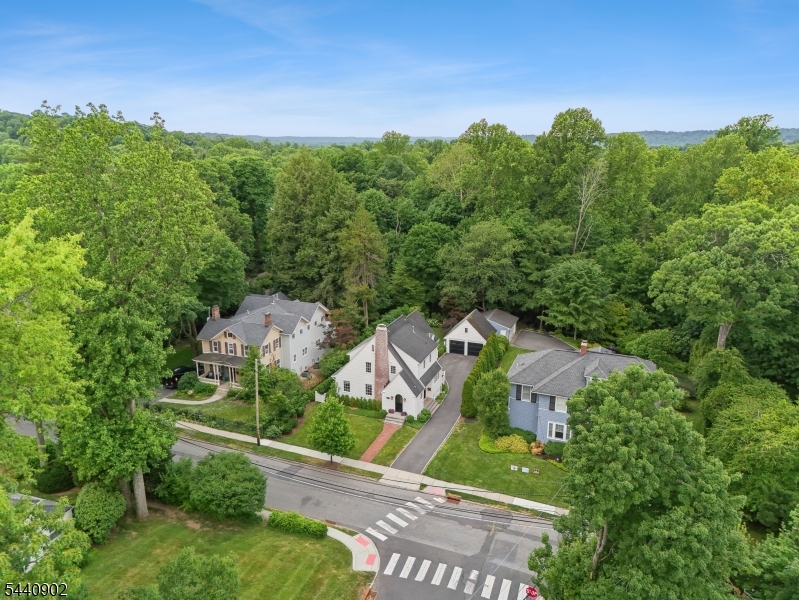 27 Pine Grove Ave