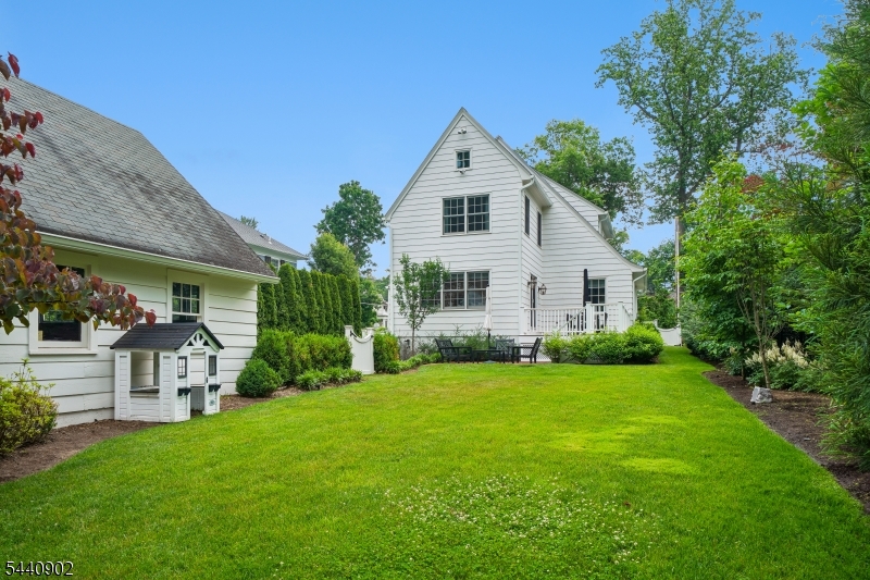27 Pine Grove Ave