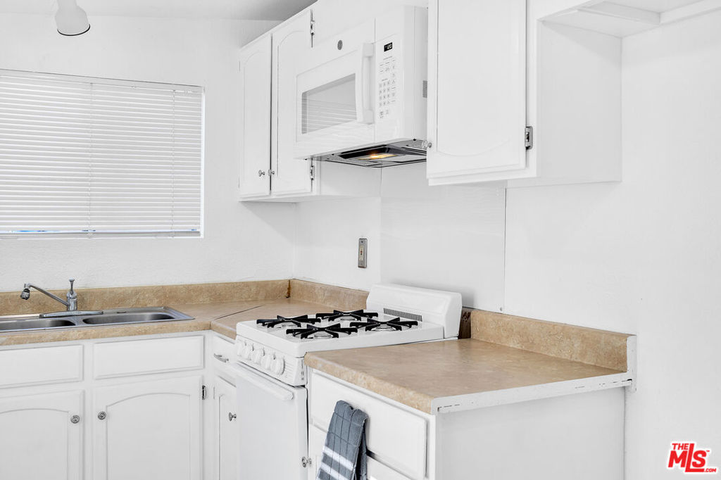 3630 Whiteside Street