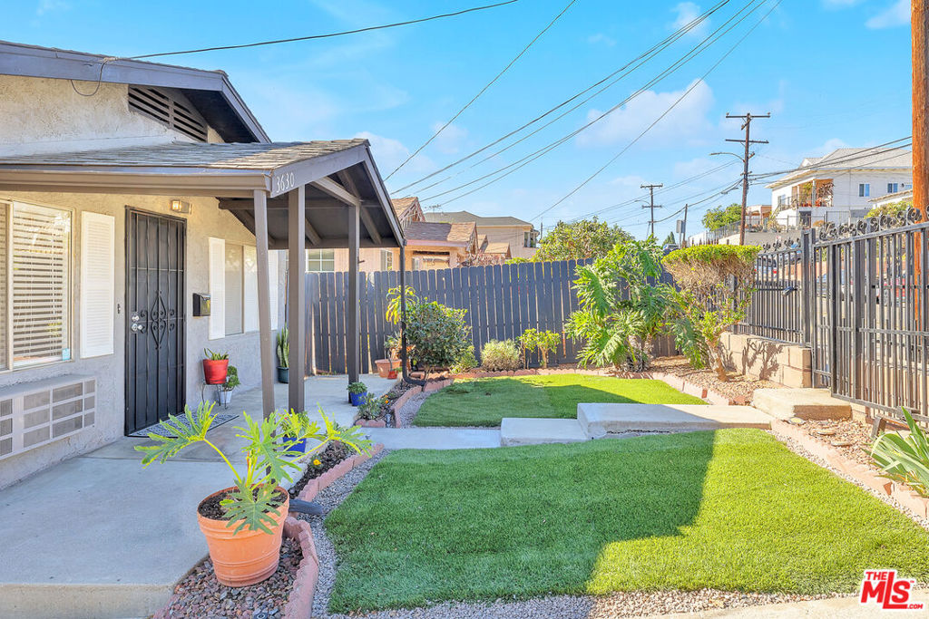 3630 Whiteside Street