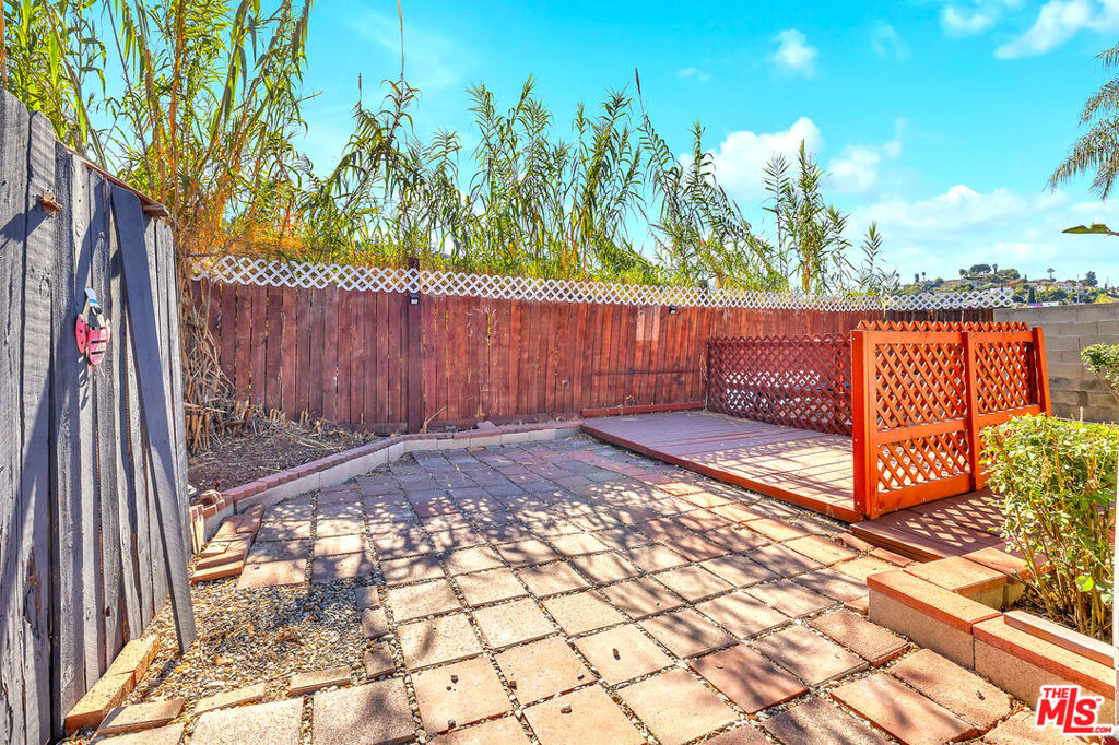 3630 Whiteside Street