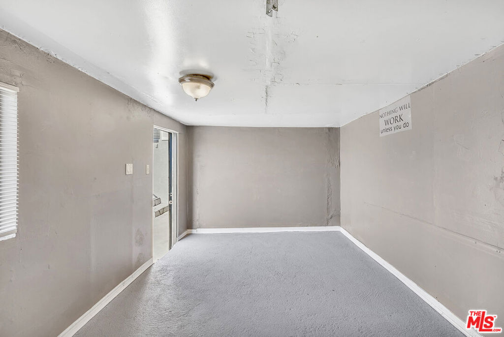 3630 Whiteside Street