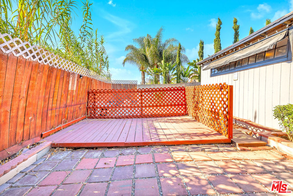 3630 Whiteside Street