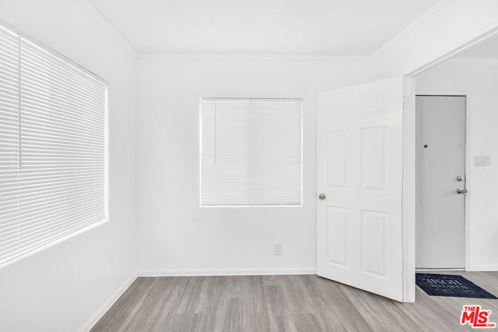 3630 Whiteside Street