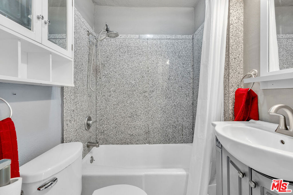 3630 Whiteside Street