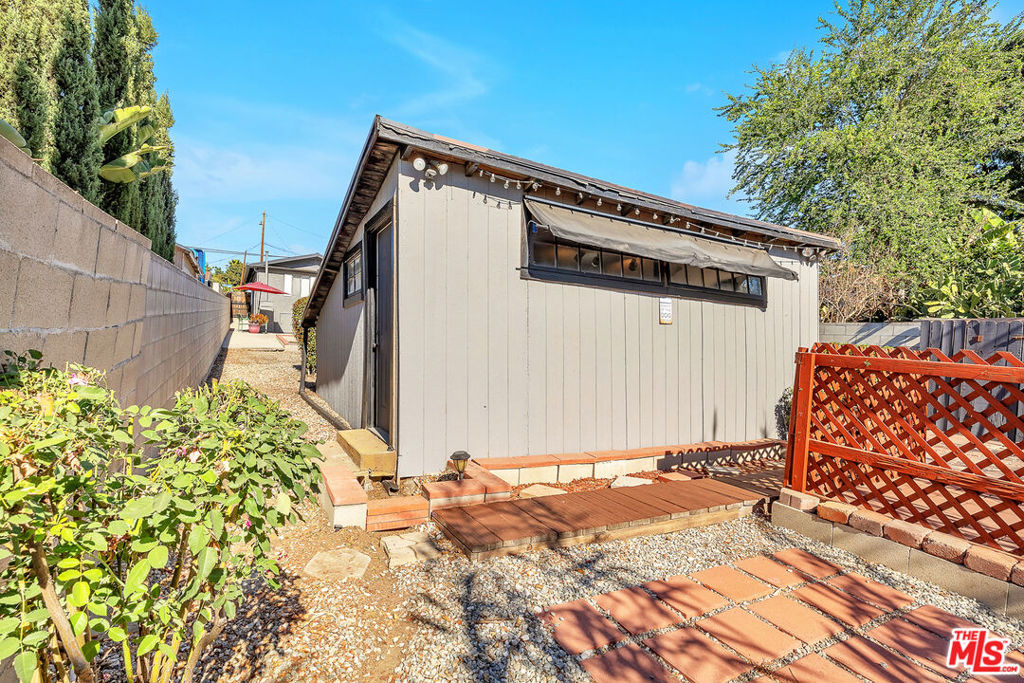 3630 Whiteside Street