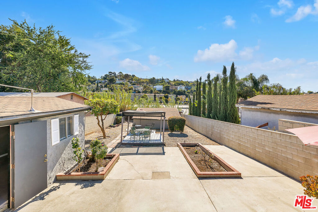 3630 Whiteside Street