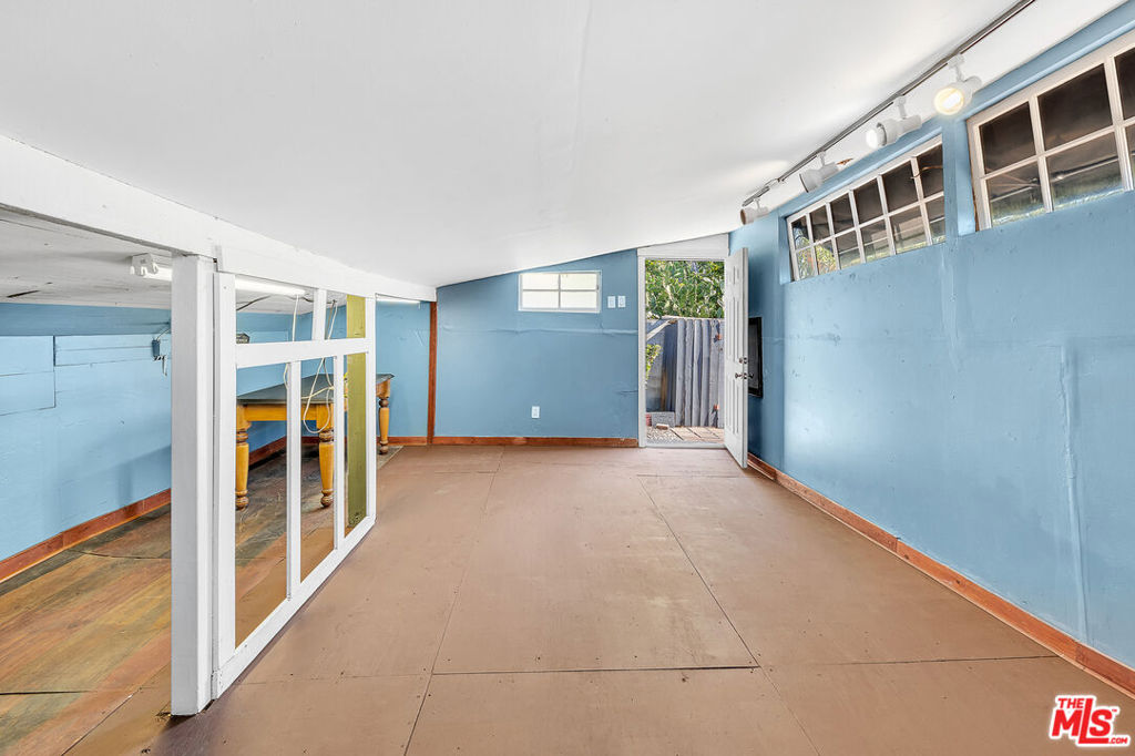 3630 Whiteside Street