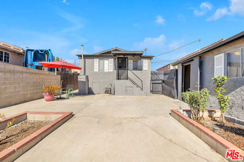 3630 Whiteside Street