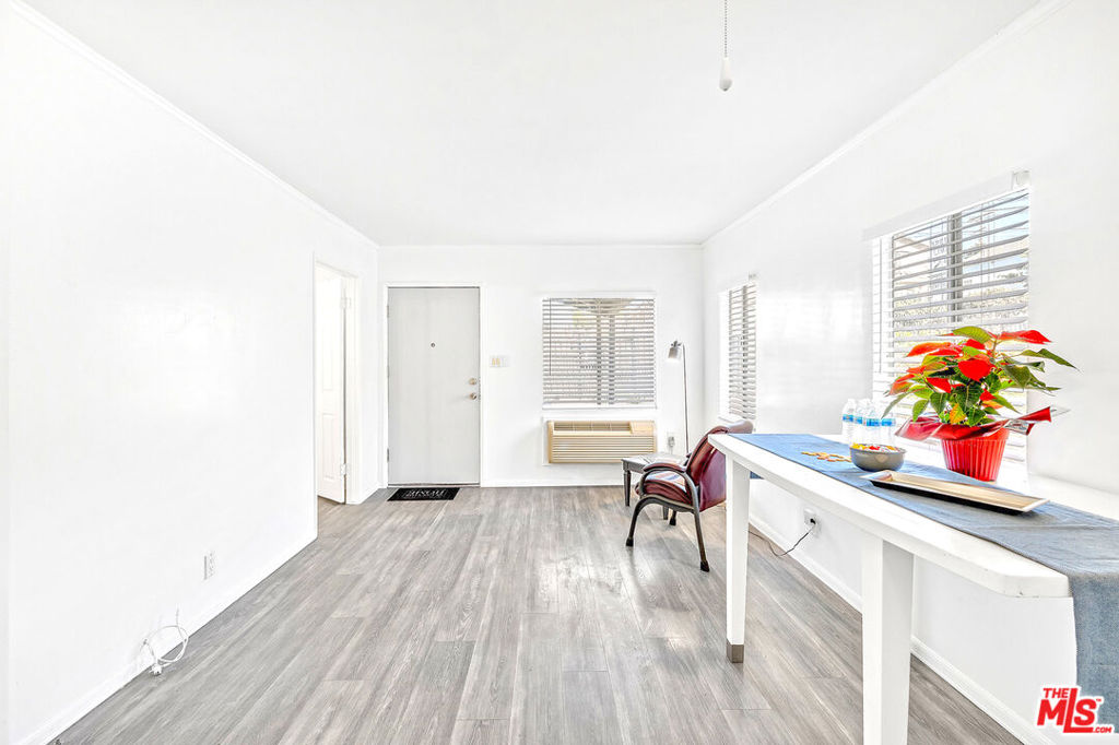 3630 Whiteside Street