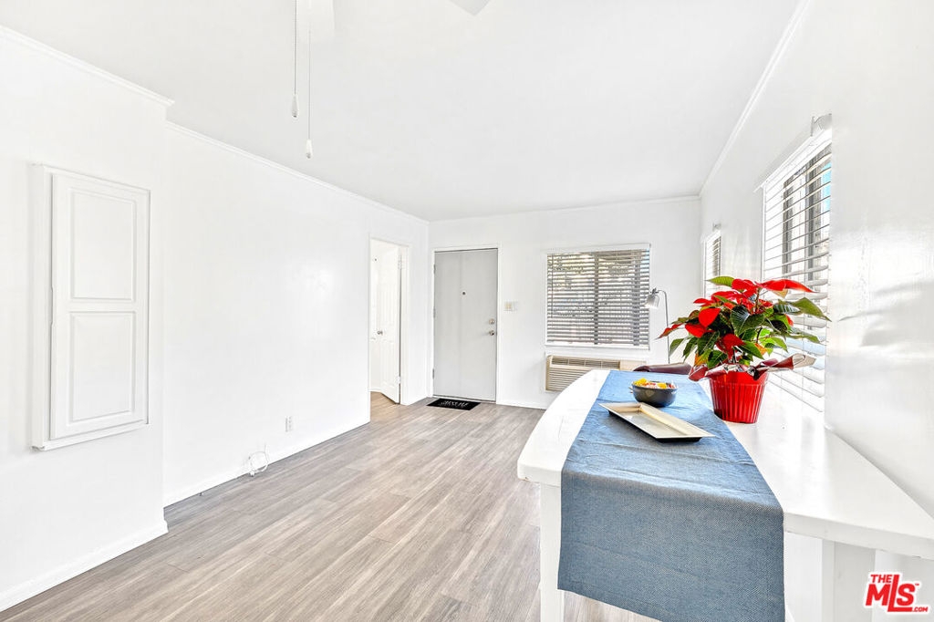 3630 Whiteside Street